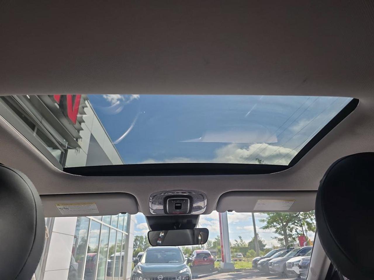 2025 Hyundai KONA Preferred AWD | Sunroof | Apple Car Play | Heated Seats | Photo