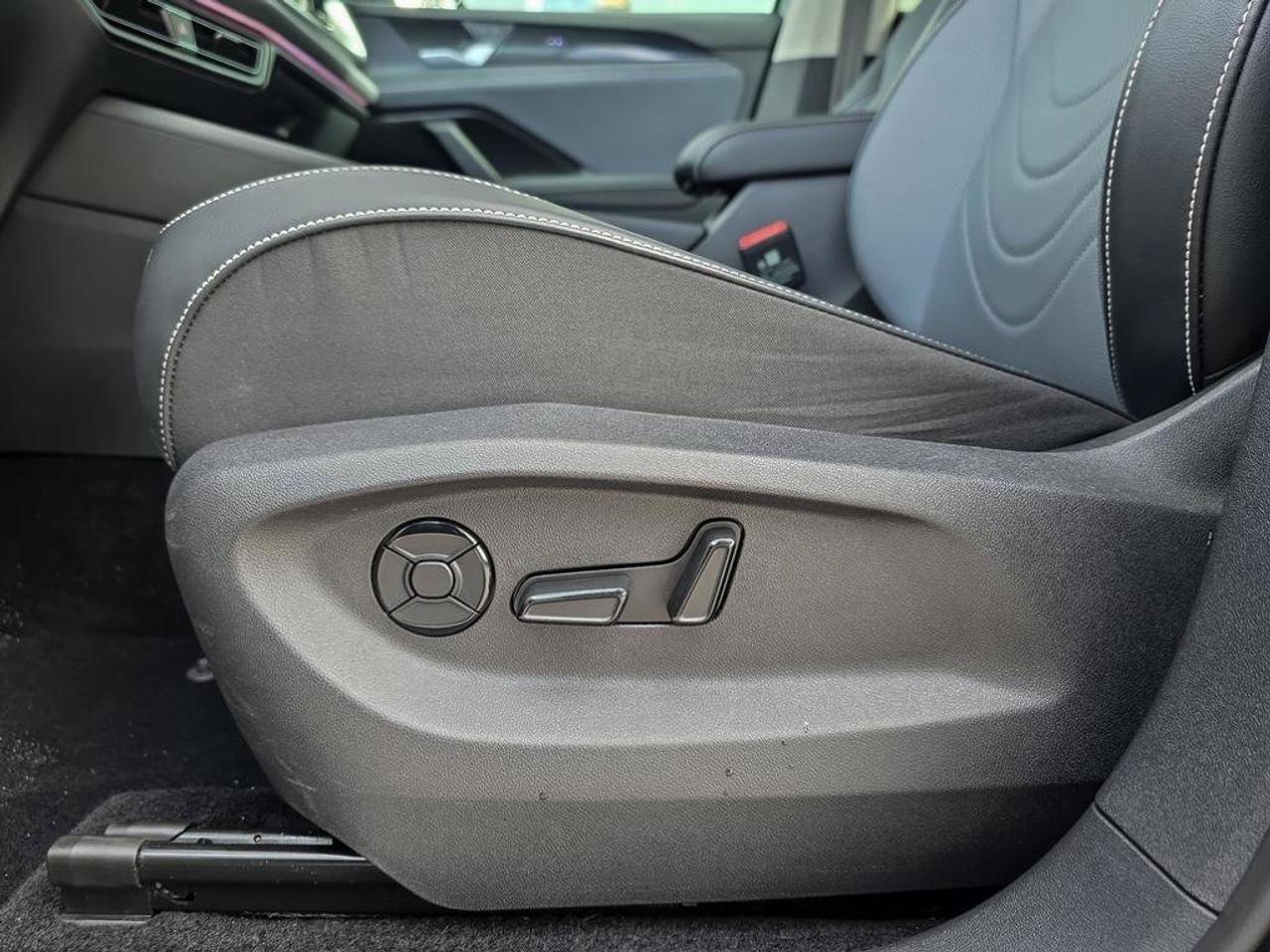 2026 Volkswagen Tiguan Comfortline 4MOTION | Apple Car Play | Heated Seats | Photo