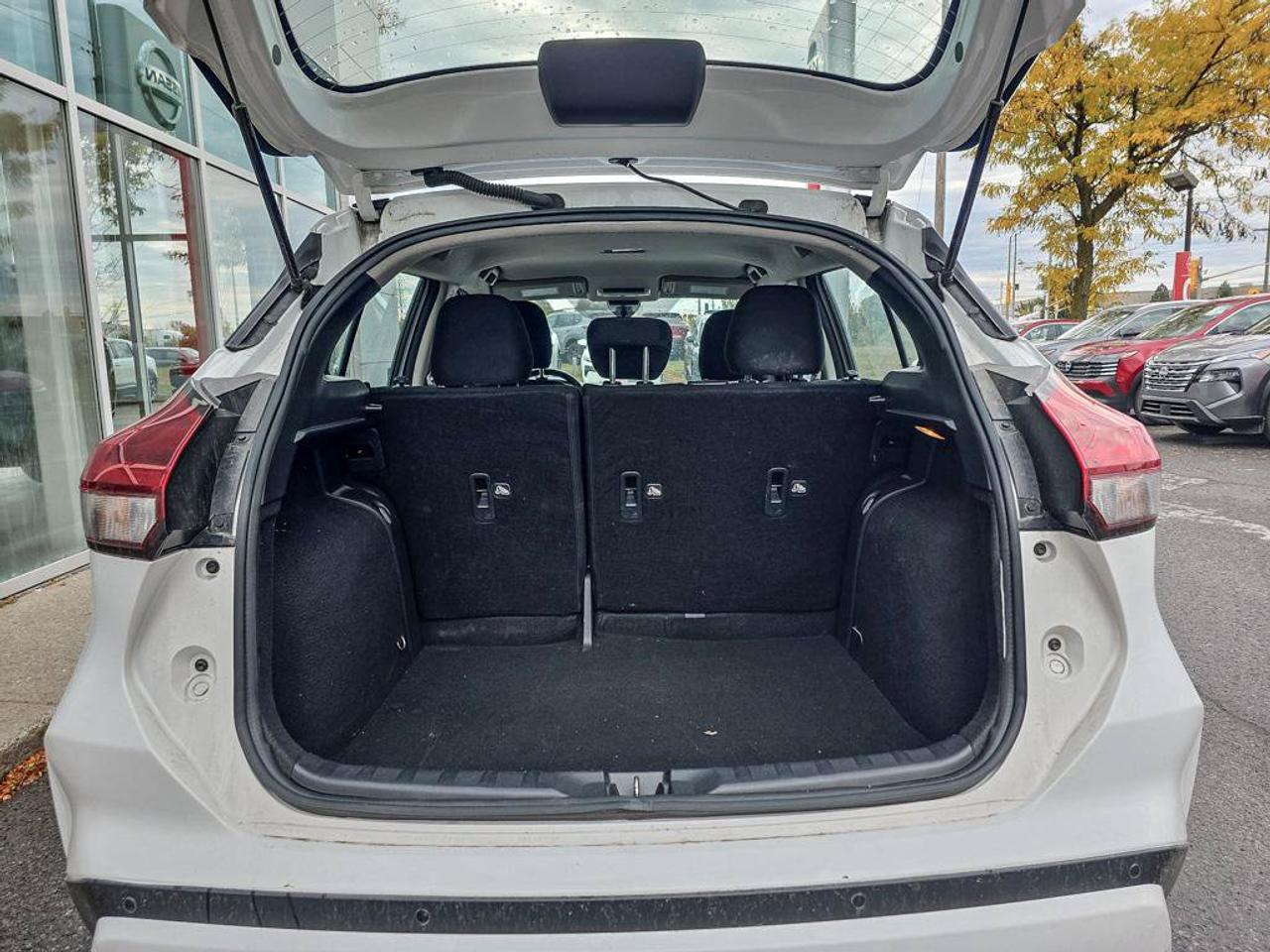2025 Nissan Kicks Play SV | Android Auto | Apple Car Play | Heated Seats | Photo