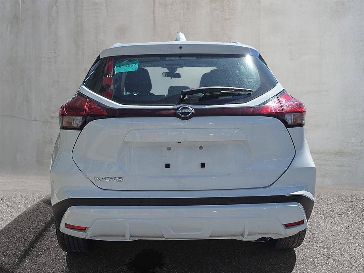 2025 Nissan Kicks Play SV | Apple Car Play | Android Auto | Heated Seats | Photo