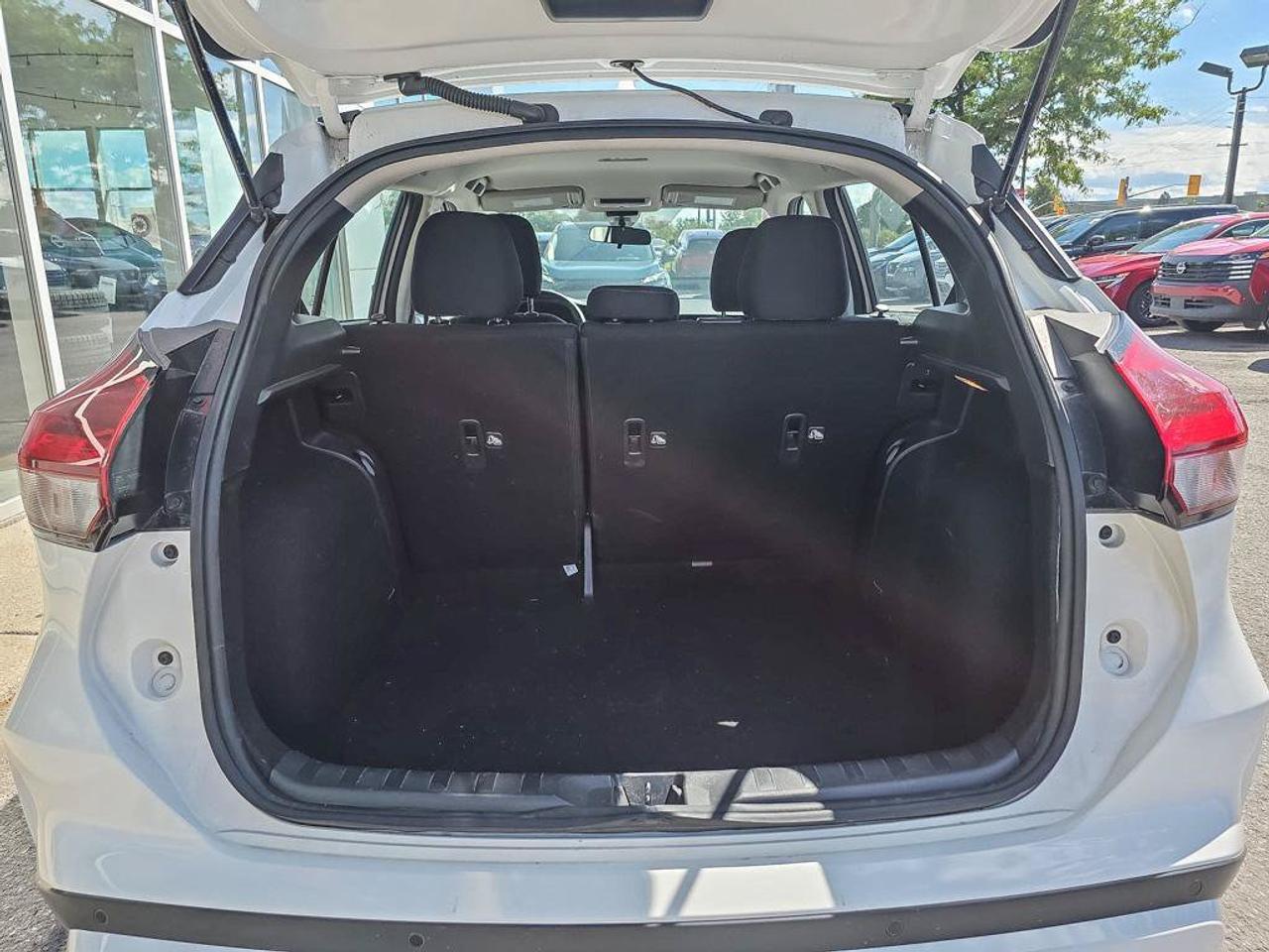 2025 Nissan Kicks Play SV | Apple Car Play | Android Auto | Heated Seats | Photo
