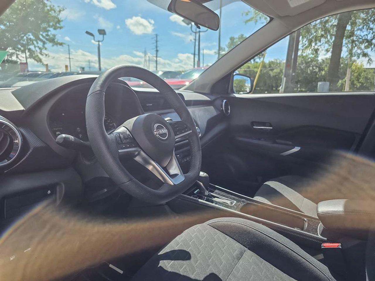 2025 Nissan Kicks Play SV | Apple Car Play | Android Auto | Heated Seats | Photo