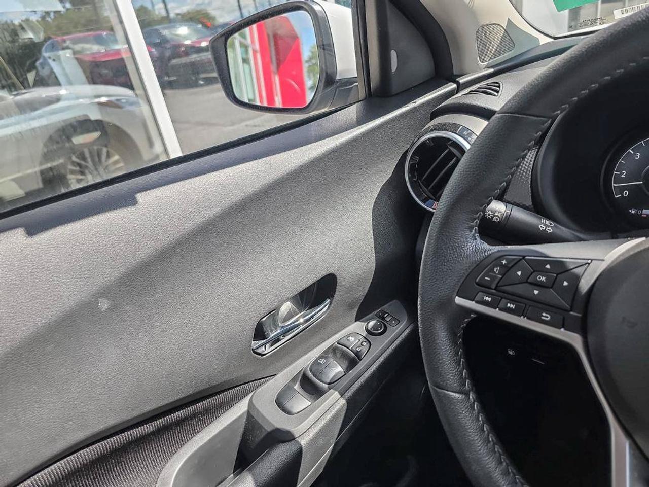 2025 Nissan Kicks Play SV | Apple Car Play | Android Auto | Heated Seats | Photo
