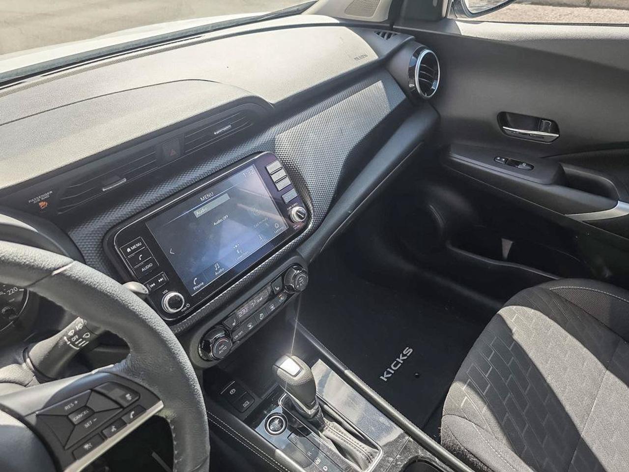 2025 Nissan Kicks Play SV | Apple Car Play | Android Auto | Heated Seats | Photo