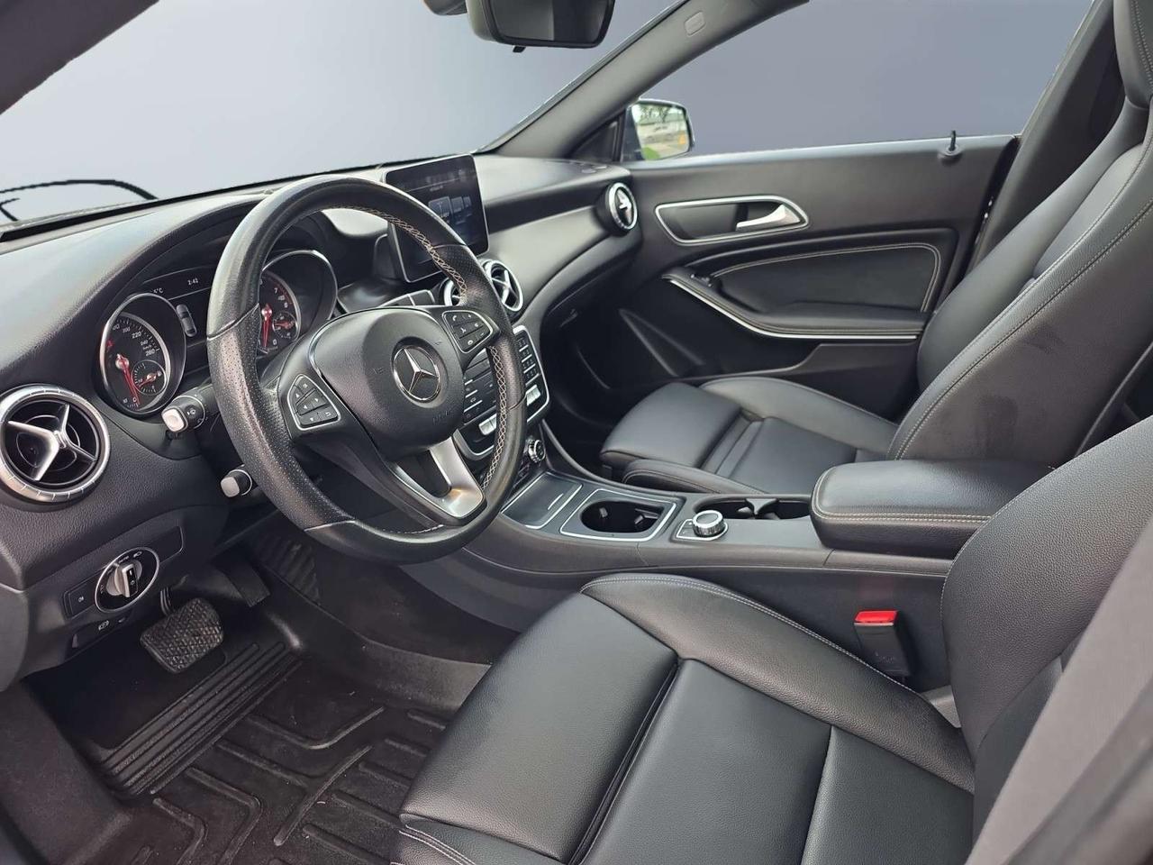 2018 Mercedes-Benz CLA CLA 250 4MATIC Coupe * NO ACCIDENTS / ROOF / LED LIGHTS / NAVI / Photo