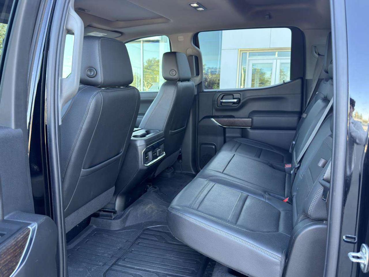 2022 GMC Sierra 1500 4WD Crew Cab 147  Denali Photo