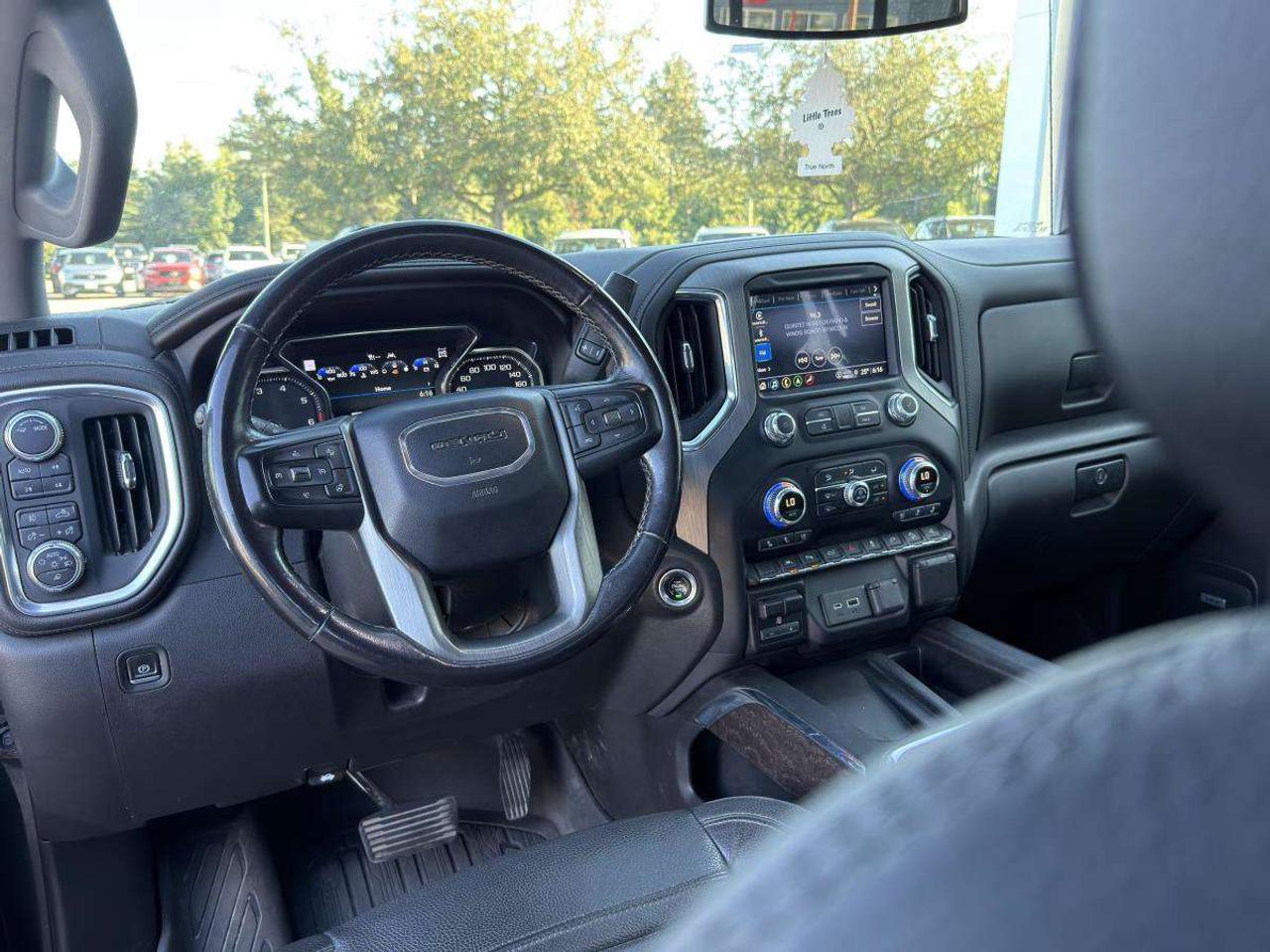 2022 GMC Sierra 1500 4WD Crew Cab 147  Denali Photo