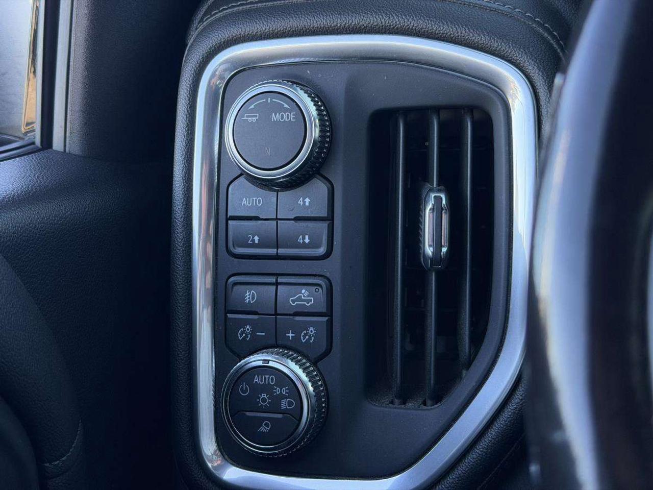 2022 GMC Sierra 1500 4WD Crew Cab 147  Denali Photo