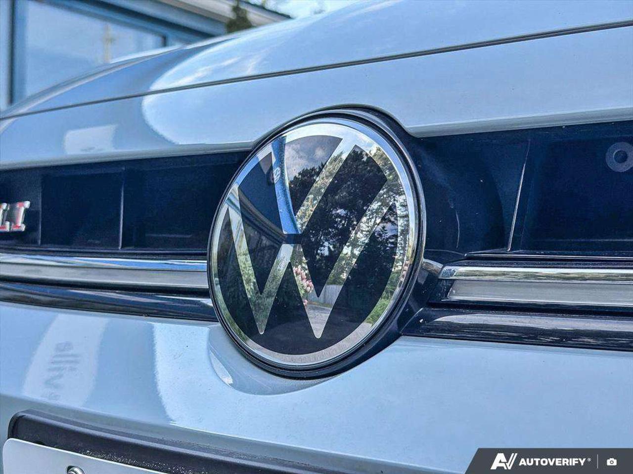 2025 Volkswagen Jetta Autobahn Auto Photo