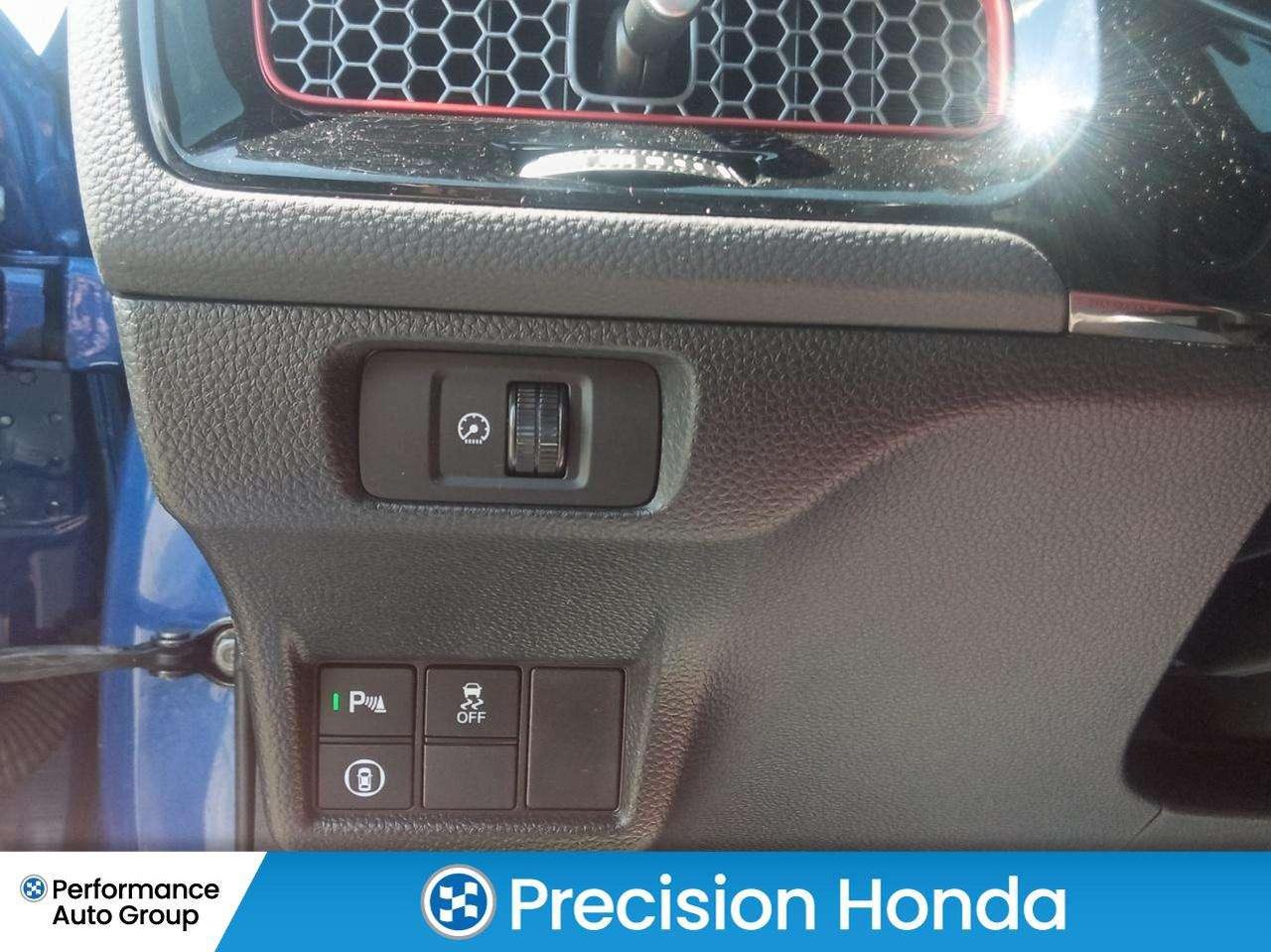 2024 Honda Civic Manaul Navigating CarPlay Sunroof Photo