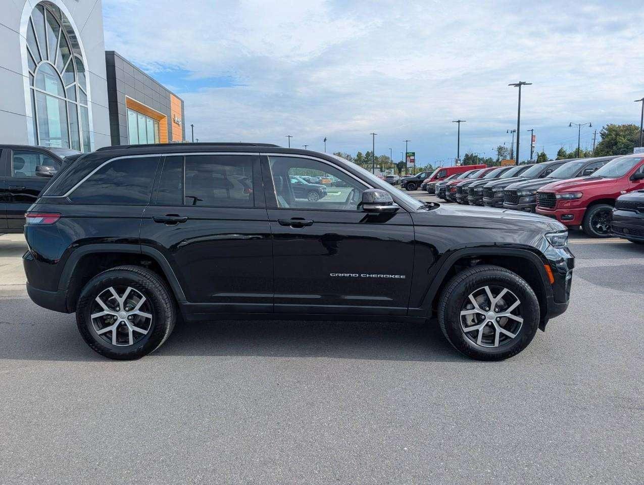 2024 Jeep Grand Cherokee Limited NO ACCIDENTS Photo