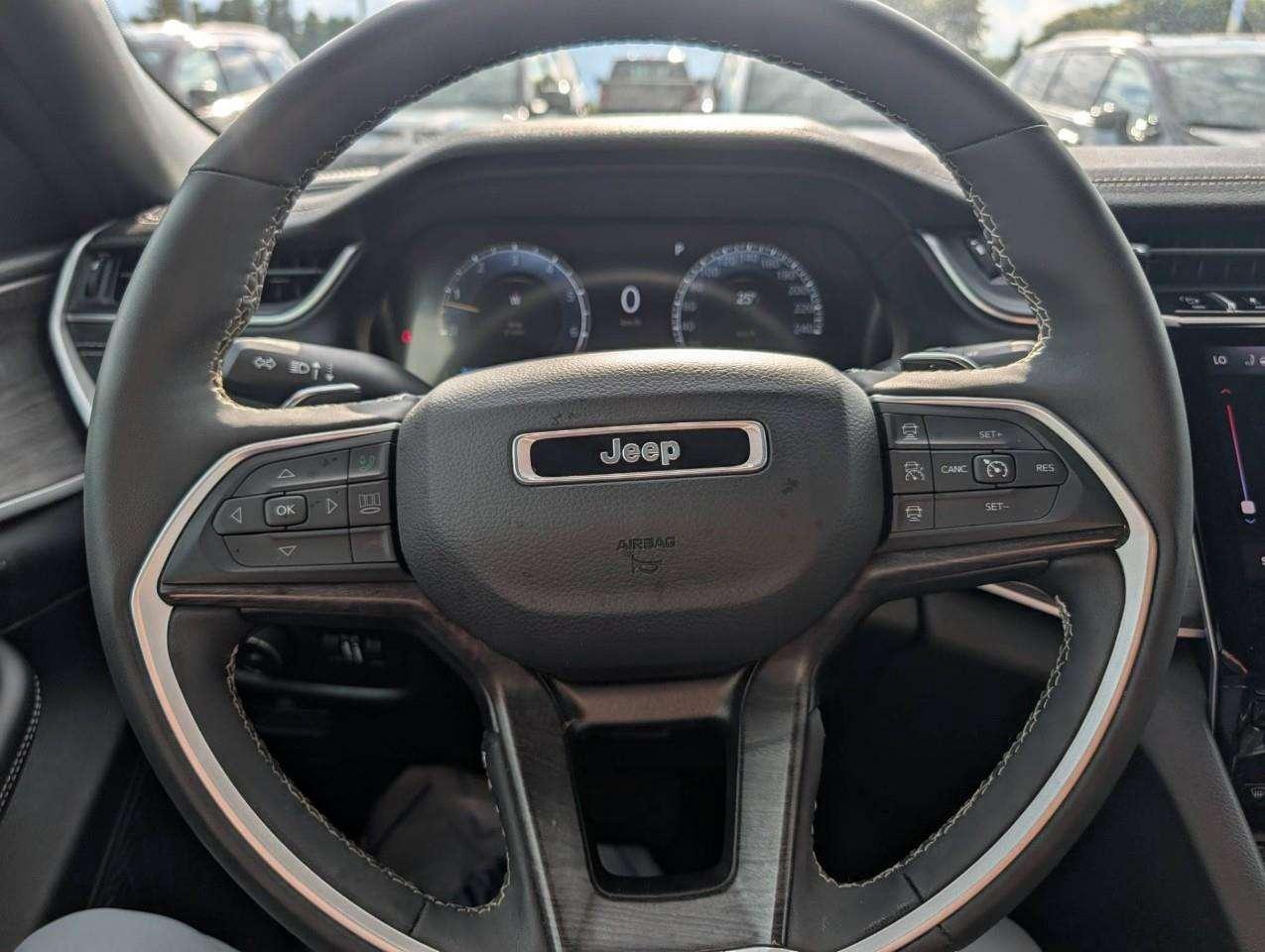 2024 Jeep Grand Cherokee Limited NO ACCIDENTS Photo