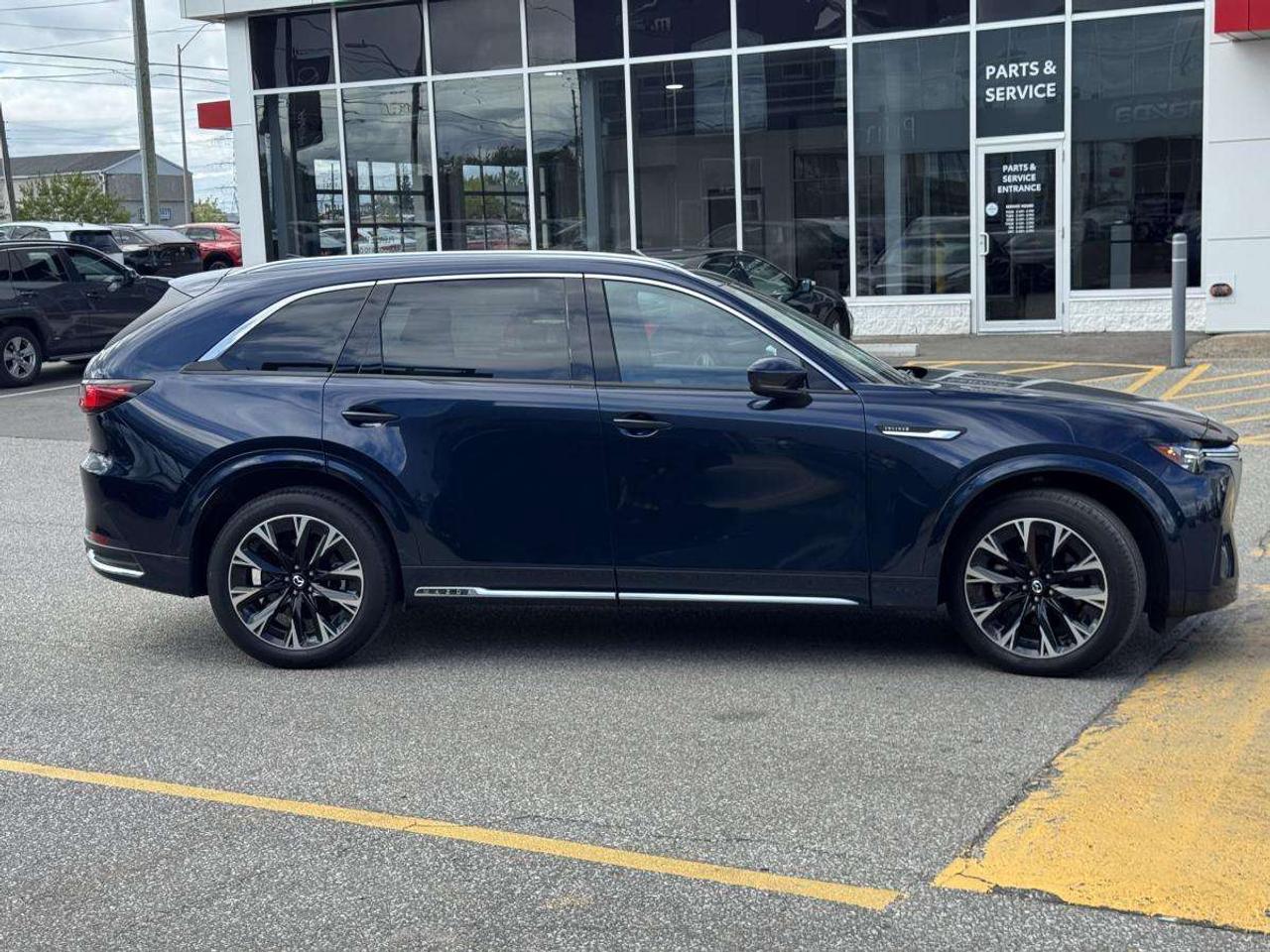 2025 Mazda CX-90 MHEV SIGNATURE/ LIKE NEW/ CARFAX CLEAN/ 2.99% RATE/ CPO Photo