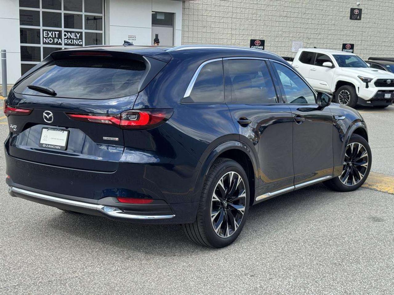 2025 Mazda CX-90 MHEV SIGNATURE/ LIKE NEW/ CARFAX CLEAN/ 2.99% RATE/ CPO Photo