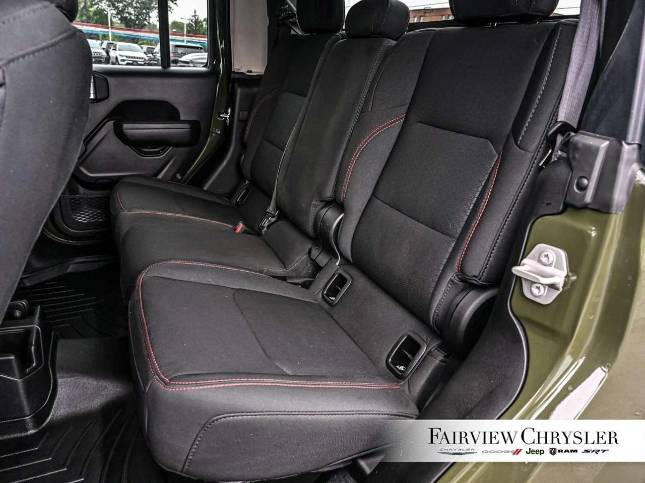 2023 Jeep Gladiator Rubicon 4x4 BIG WHEELS   HEATED SEATS   REMOTE START   LED LIGHTING   CARPLAY   TRAILER TOW   HARD TOP Photo