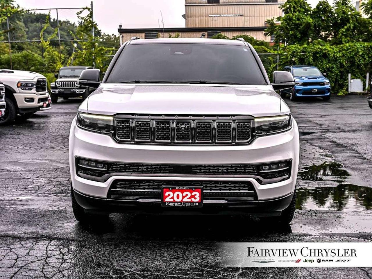 2023 Jeep Grand Wagoneer Series II Obsidian 4x4 6.4L HEMI   OBSIDIAN   SUNROOF   DUAL REAR SCREENS   LEATHER   NAVIGATION   APPLE CARPLAY Photo5