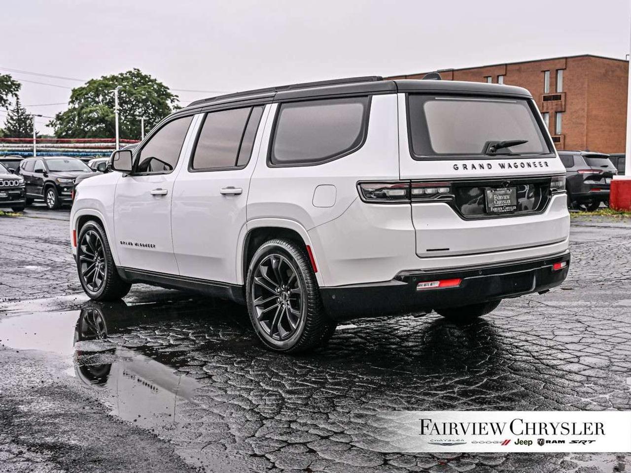 2023 Jeep Grand Wagoneer Series II Obsidian 4x4 6.4L HEMI   OBSIDIAN   SUNROOF   DUAL REAR SCREENS   LEATHER   NAVIGATION   APPLE CARPLAY Photo
