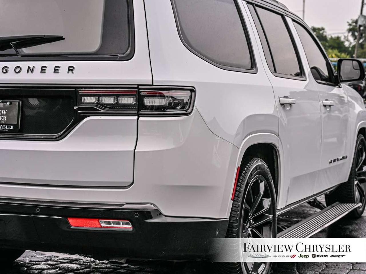 2023 Jeep Grand Wagoneer Series II Obsidian 4x4 6.4L HEMI   OBSIDIAN   SUNROOF   DUAL REAR SCREENS   LEATHER   NAVIGATION   APPLE CARPLAY Photo