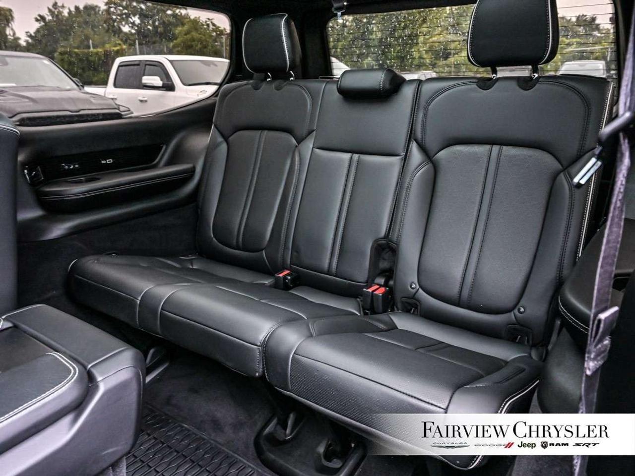 2023 Jeep Grand Wagoneer Series II Obsidian 4x4 6.4L HEMI   OBSIDIAN   SUNROOF   DUAL REAR SCREENS   LEATHER   NAVIGATION   APPLE CARPLAY Photo