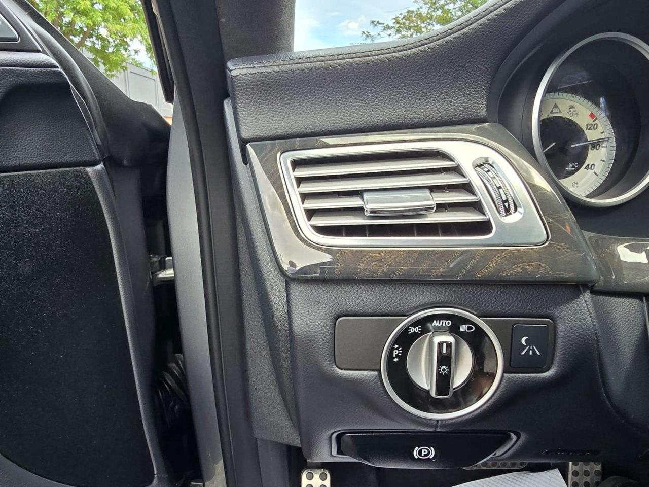 2012 Mercedes-Benz Others 4dr Sdn CLS 550 4MATIC Photo