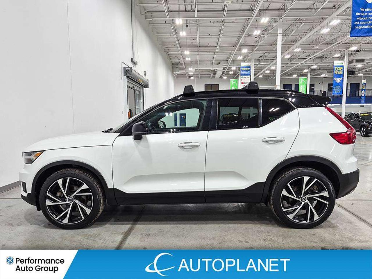 2020 Volvo XC40 R-Design AWD, Pano Roof, Apple CarPlay,Back Up Cam Photo