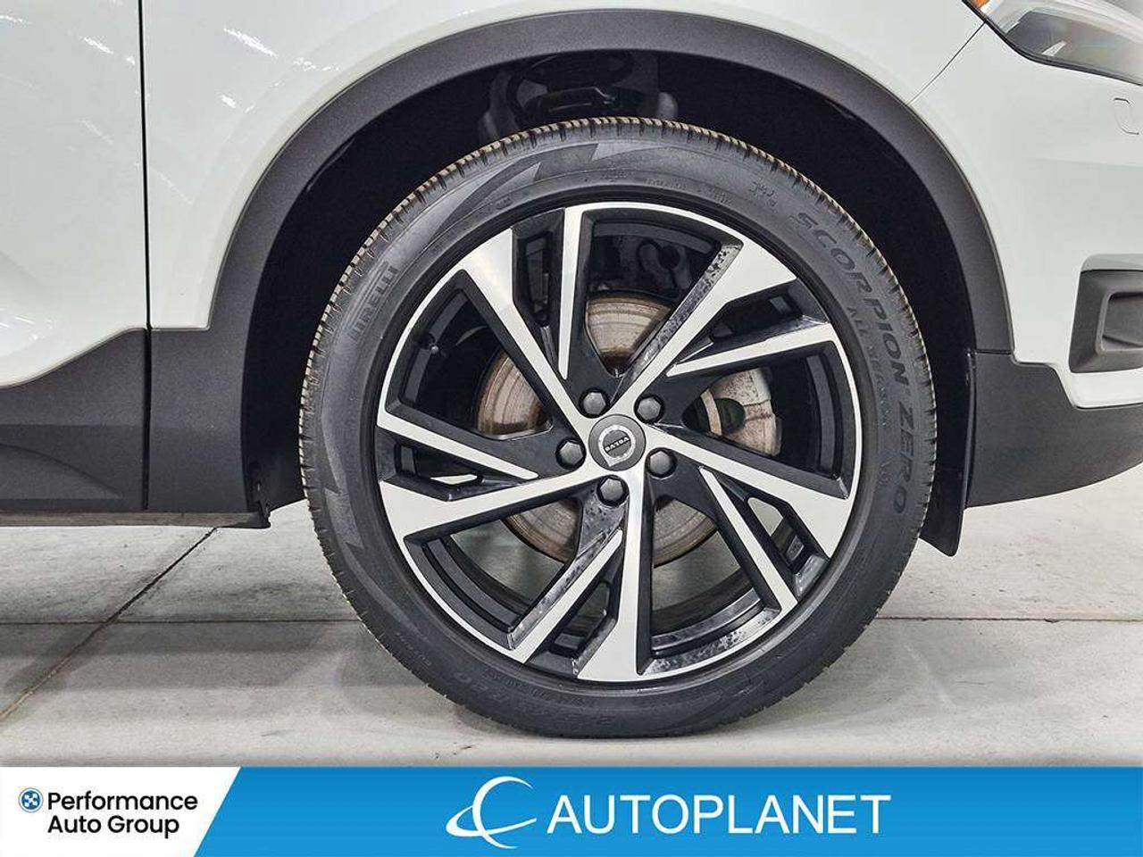 2020 Volvo XC40 R-Design AWD, Pano Roof, Apple CarPlay,Back Up Cam Photo