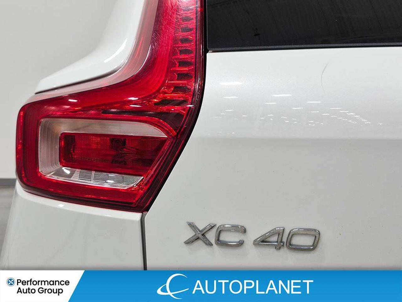 2020 Volvo XC40 R-Design AWD, Pano Roof, Apple CarPlay,Back Up Cam Photo