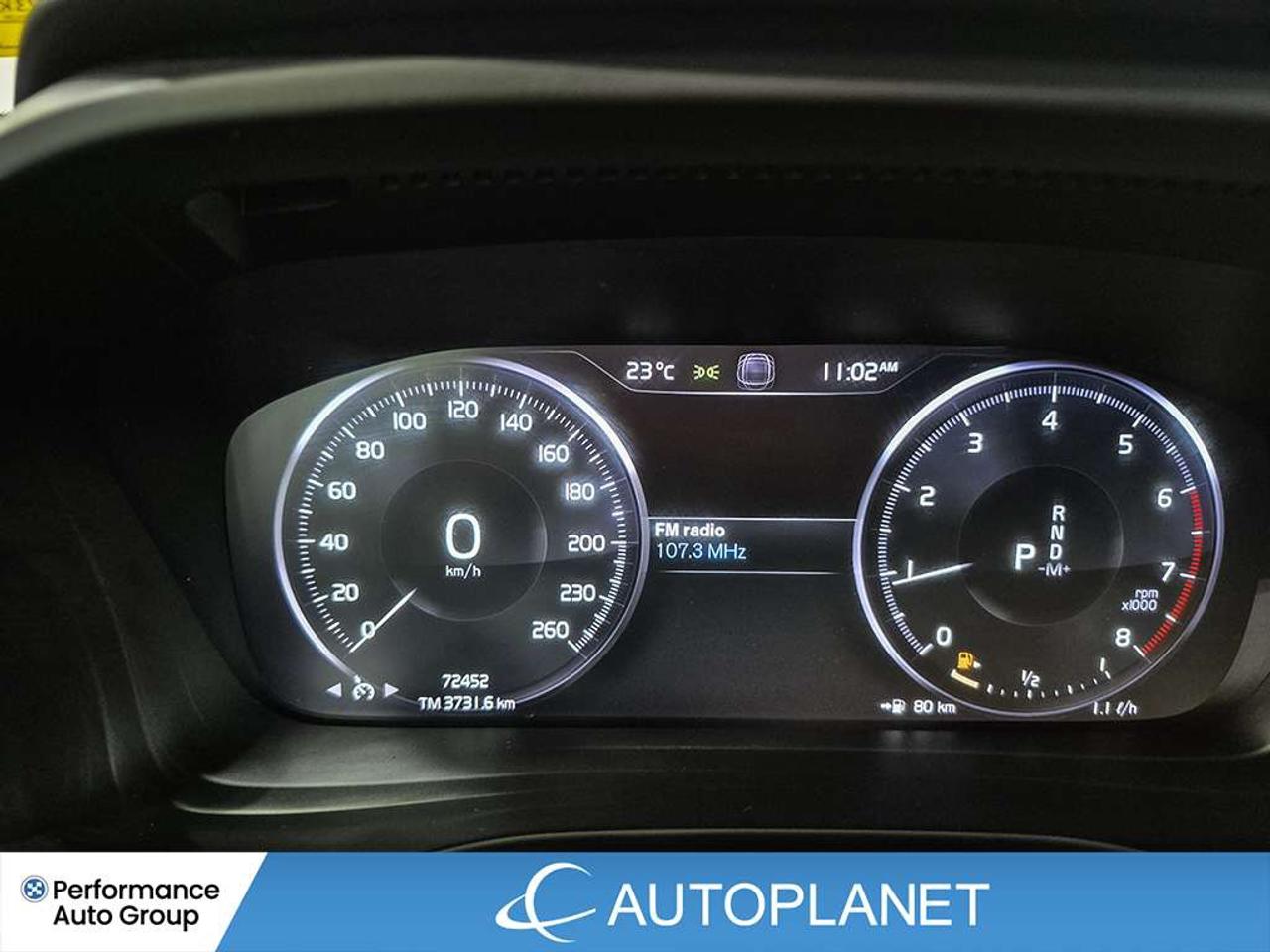 2020 Volvo XC40 R-Design AWD, Pano Roof, Apple CarPlay,Back Up Cam Photo