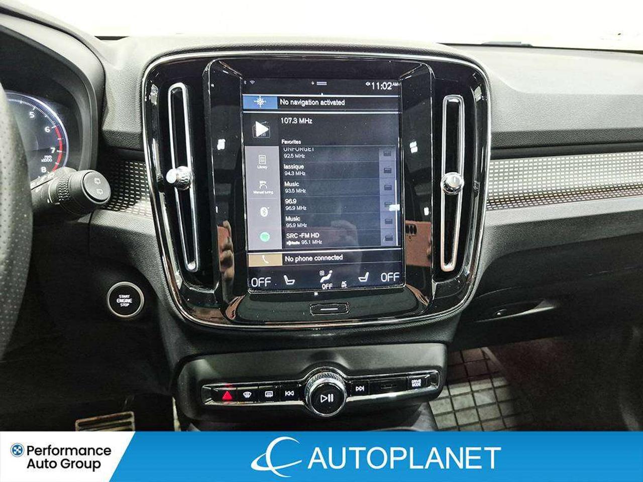 2020 Volvo XC40 R-Design AWD, Pano Roof, Apple CarPlay,Back Up Cam Photo