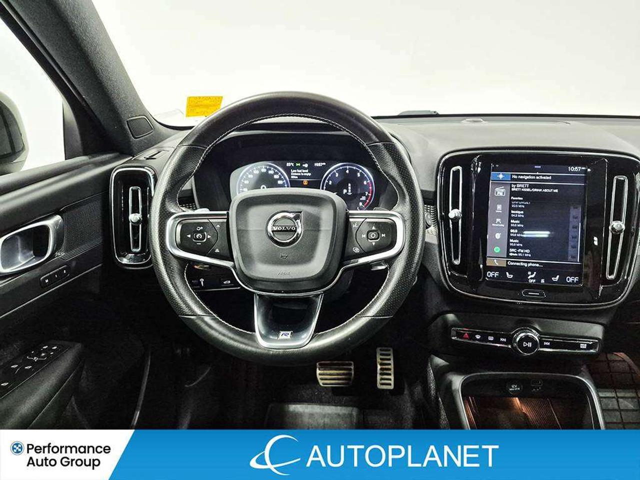2020 Volvo XC40 R-Design AWD, Pano Roof, Apple CarPlay,Back Up Cam Photo