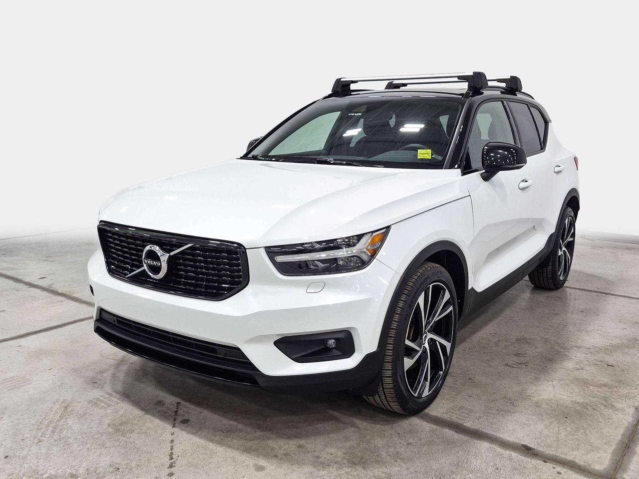 2020 Volvo XC40 R-Design AWD, Pano Roof, Apple CarPlay,Back Up Cam Photo