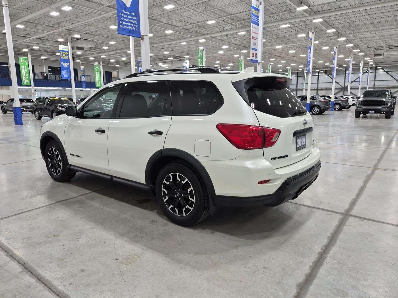 2019 Nissan Pathfinder SV Rockcreek AWD, 7-Seater, Navi, Back Up Cam! Photo