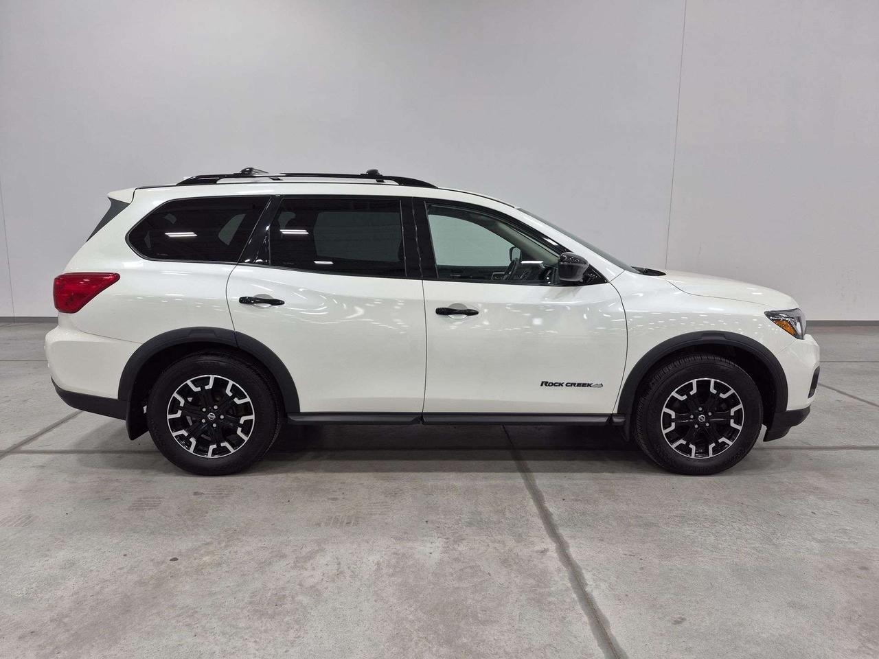 2019 Nissan Pathfinder SV Rockcreek AWD, 7-Seater, Navi, Back Up Cam! Photo