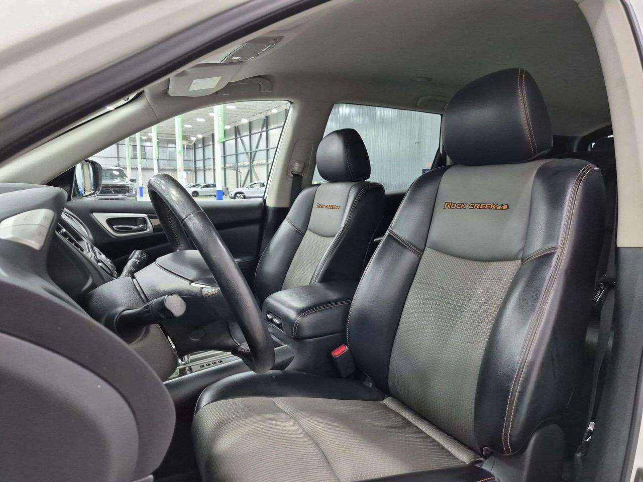 2019 Nissan Pathfinder SV Rockcreek AWD, 7-Seater, Navi, Back Up Cam! Photo