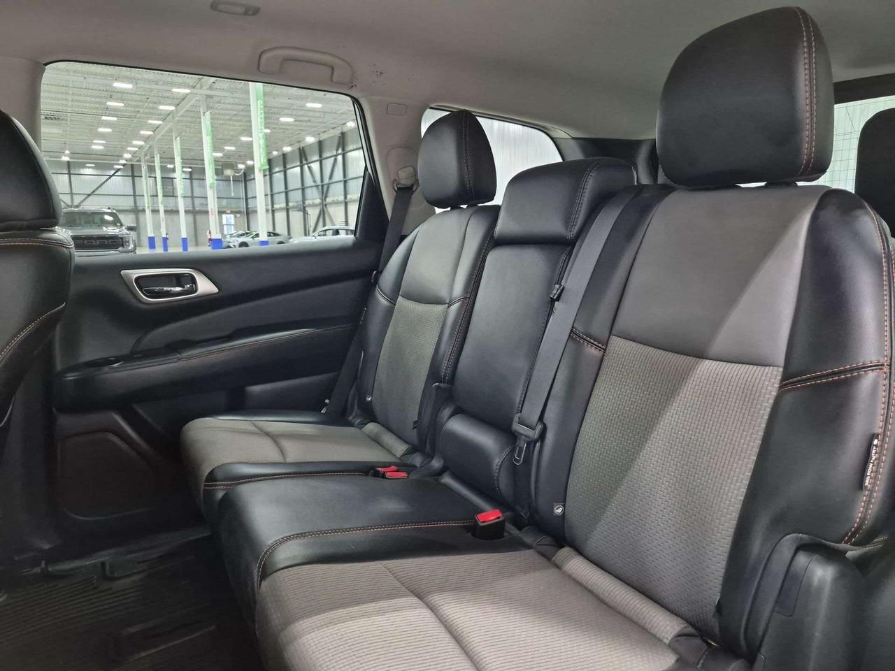 2019 Nissan Pathfinder SV Rockcreek AWD, 7-Seater, Navi, Back Up Cam! Photo