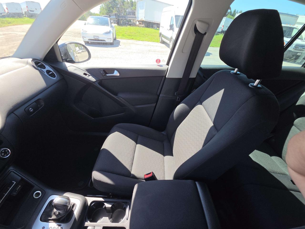 2017 Volkswagen Tiguan Trendline 4D Utility at - P-505672 Photo