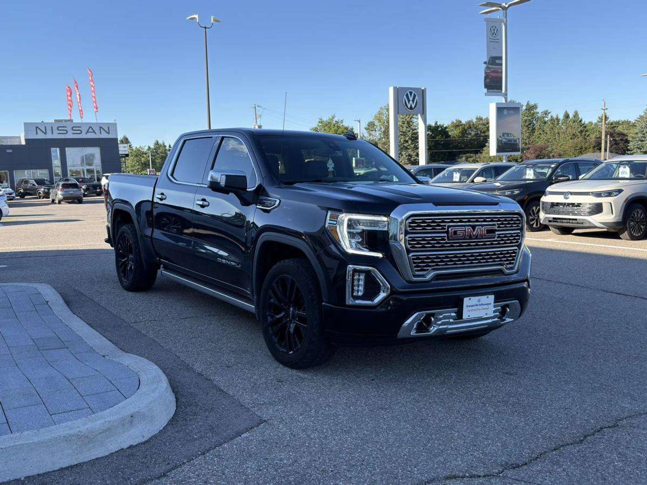 2022 GMC Sierra 1500 4WD Crew Cab 147  Denali Photo5