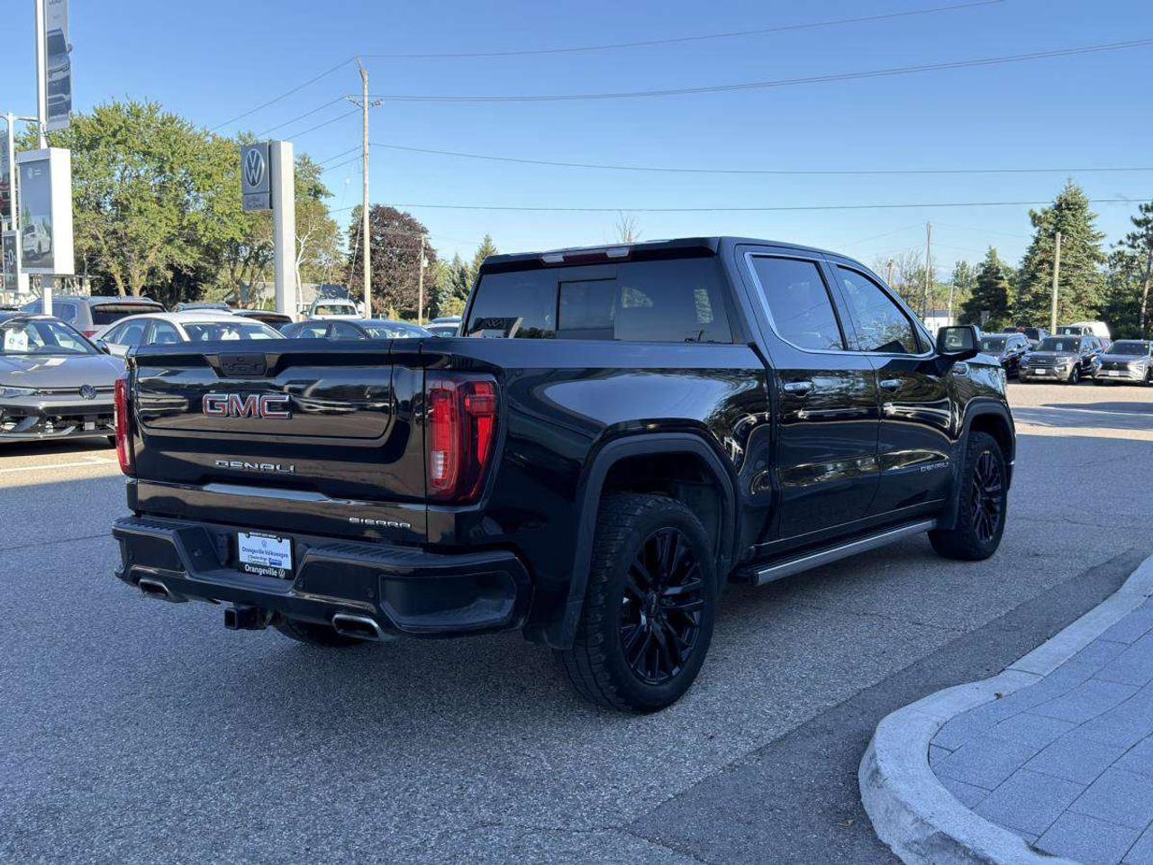 2022 GMC Sierra 1500 4WD Crew Cab 147  Denali Photo2
