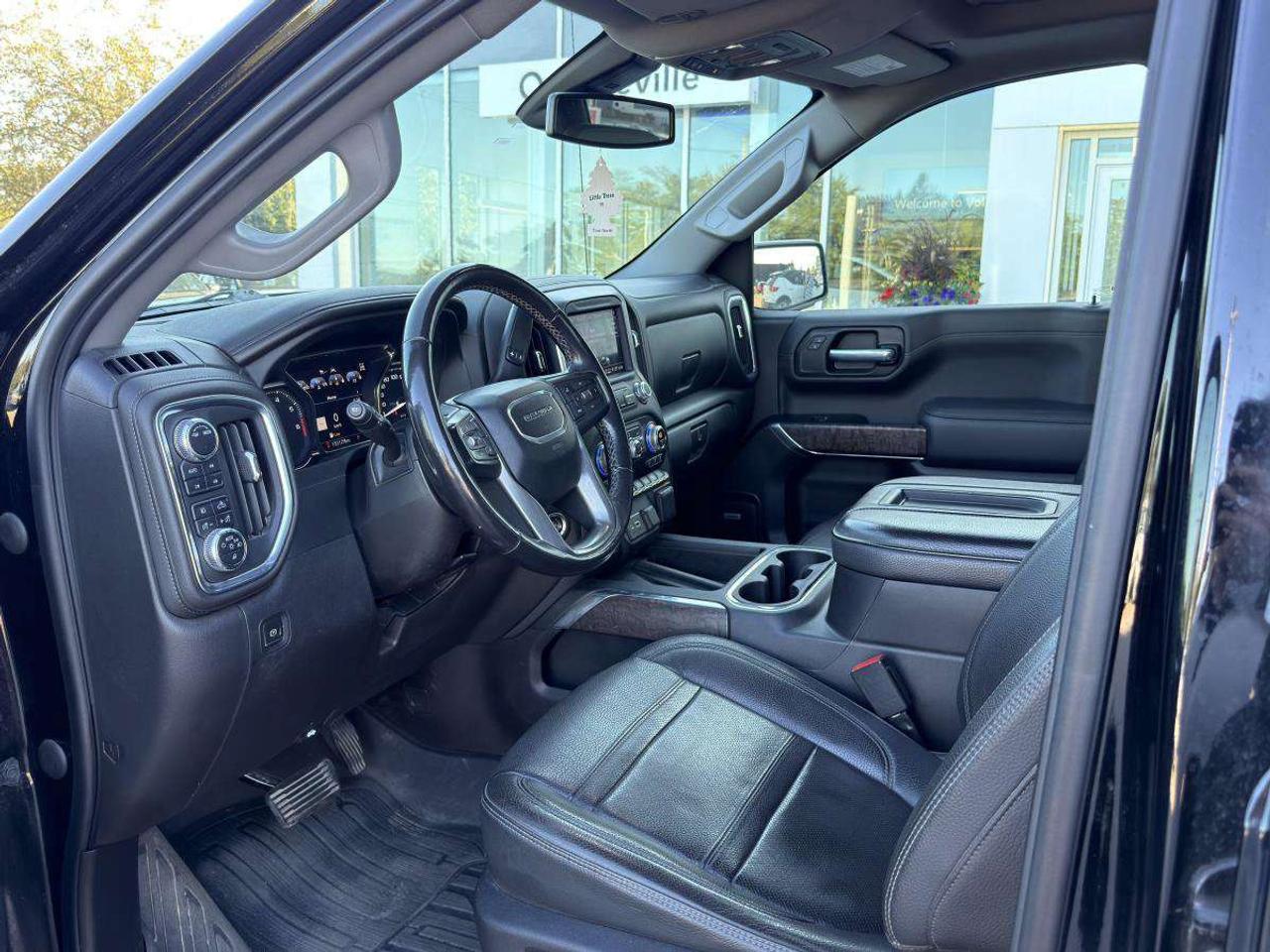 2022 GMC Sierra 1500 4WD Crew Cab 147  Denali Photo