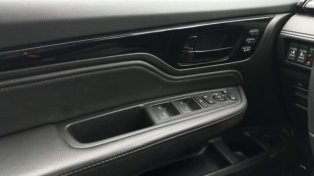 2025 Honda Odyssey Touring Photo