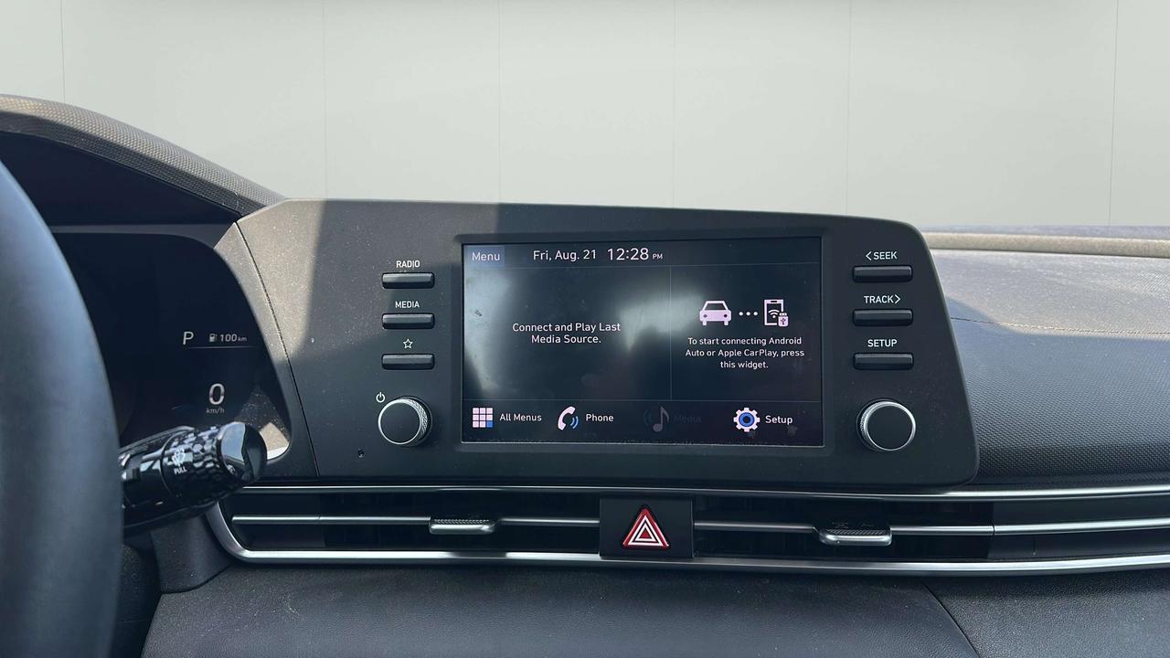 2023 Hyundai Elantra Essential Photo