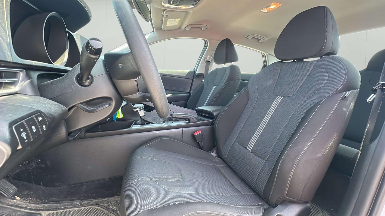 2023 Hyundai Elantra Essential Photo