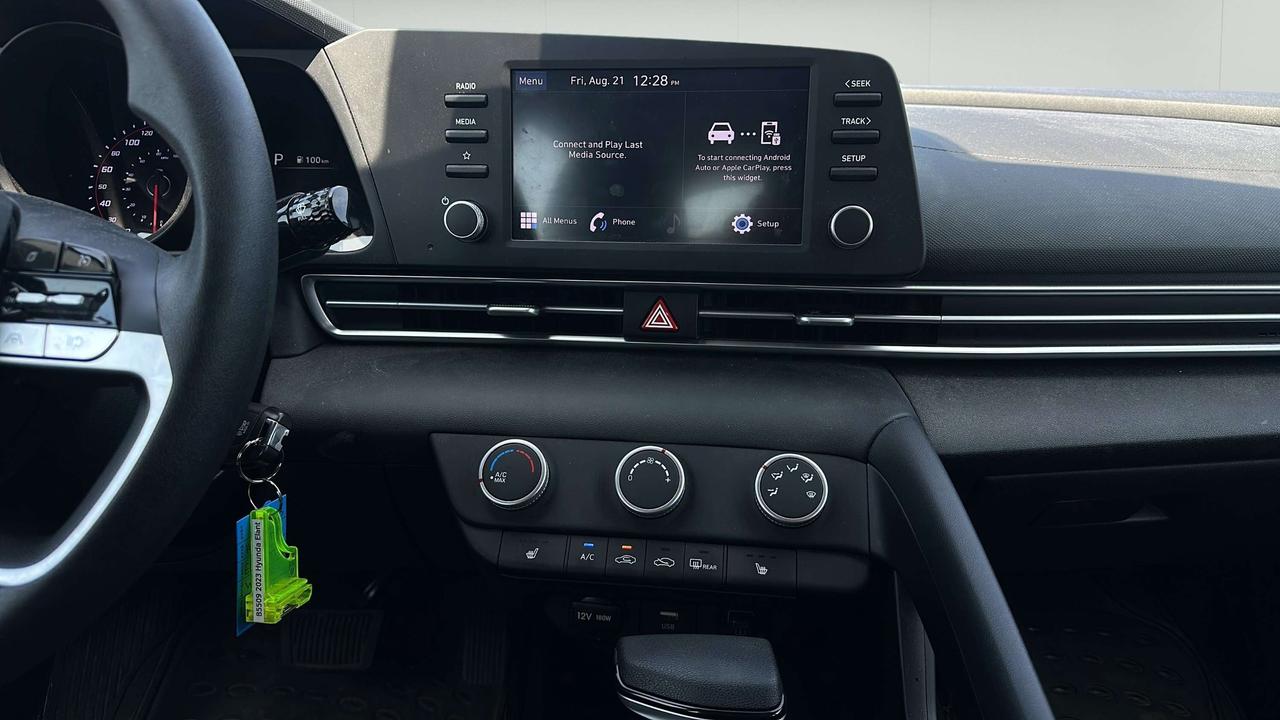 2023 Hyundai Elantra Essential Photo