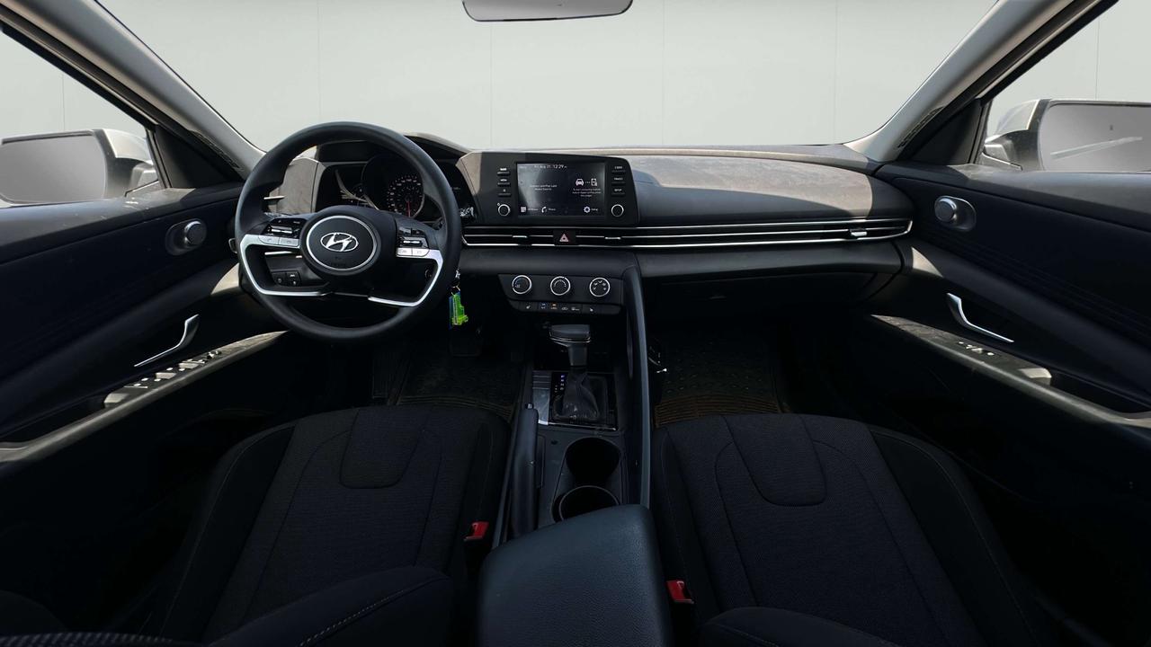 2023 Hyundai Elantra Essential Photo