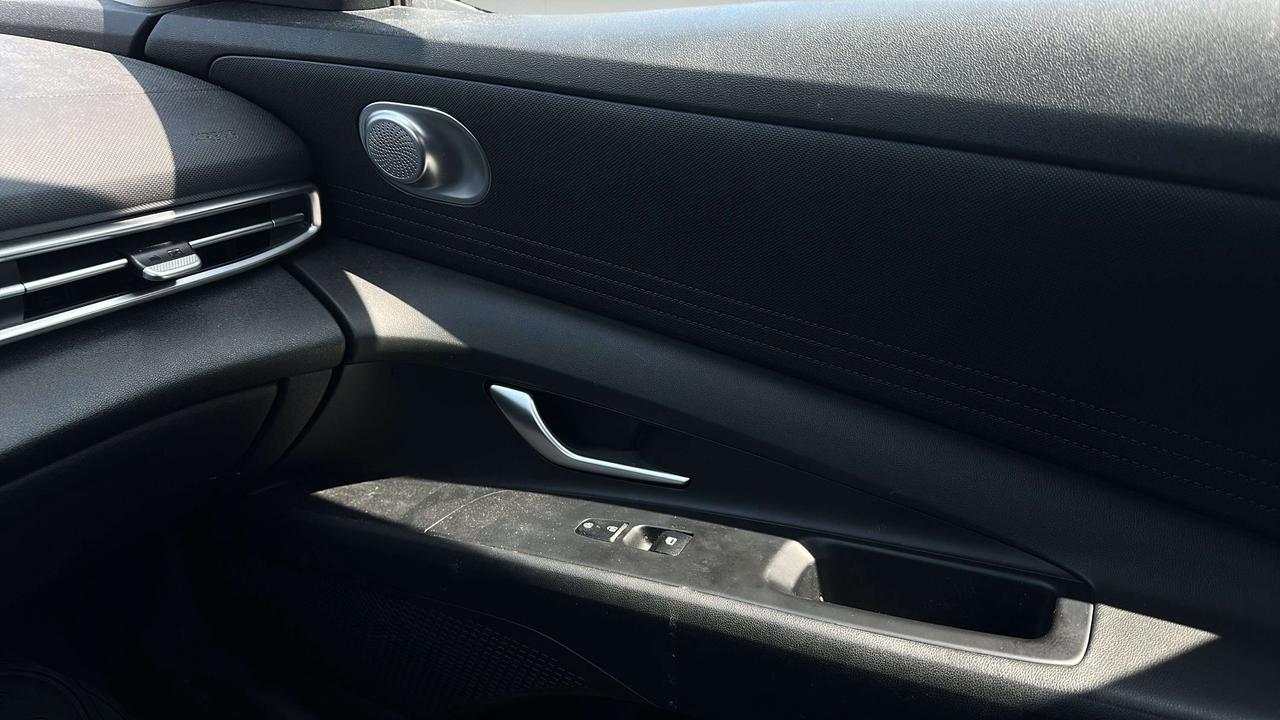 2023 Hyundai Elantra Essential Photo