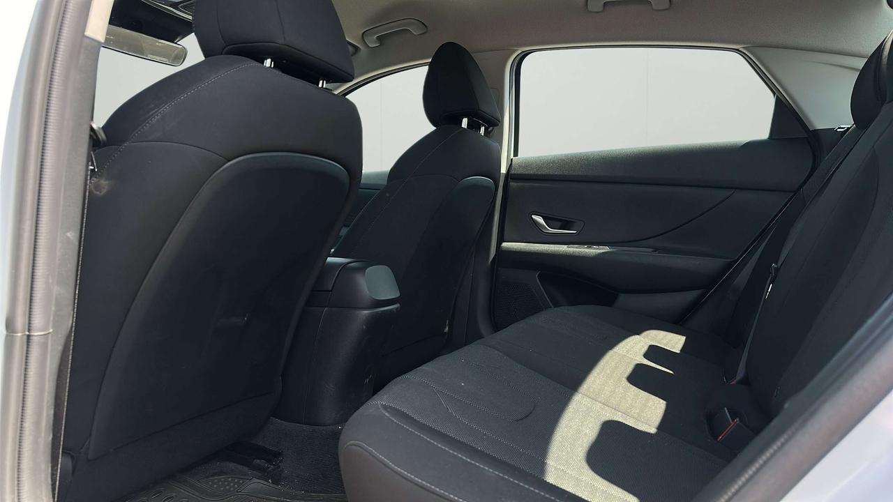 2023 Hyundai Elantra Essential Photo