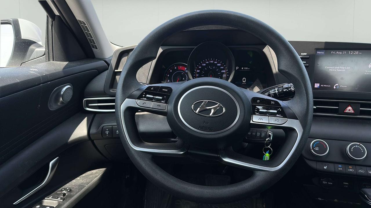 2023 Hyundai Elantra Essential Photo