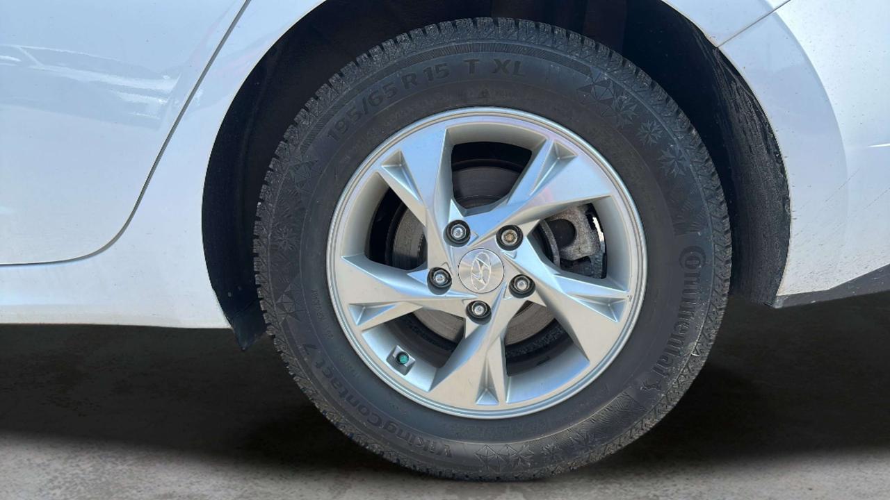 2023 Hyundai Elantra Essential Photo