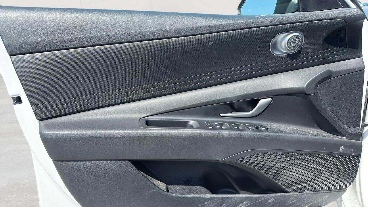 2023 Hyundai Elantra Essential Photo