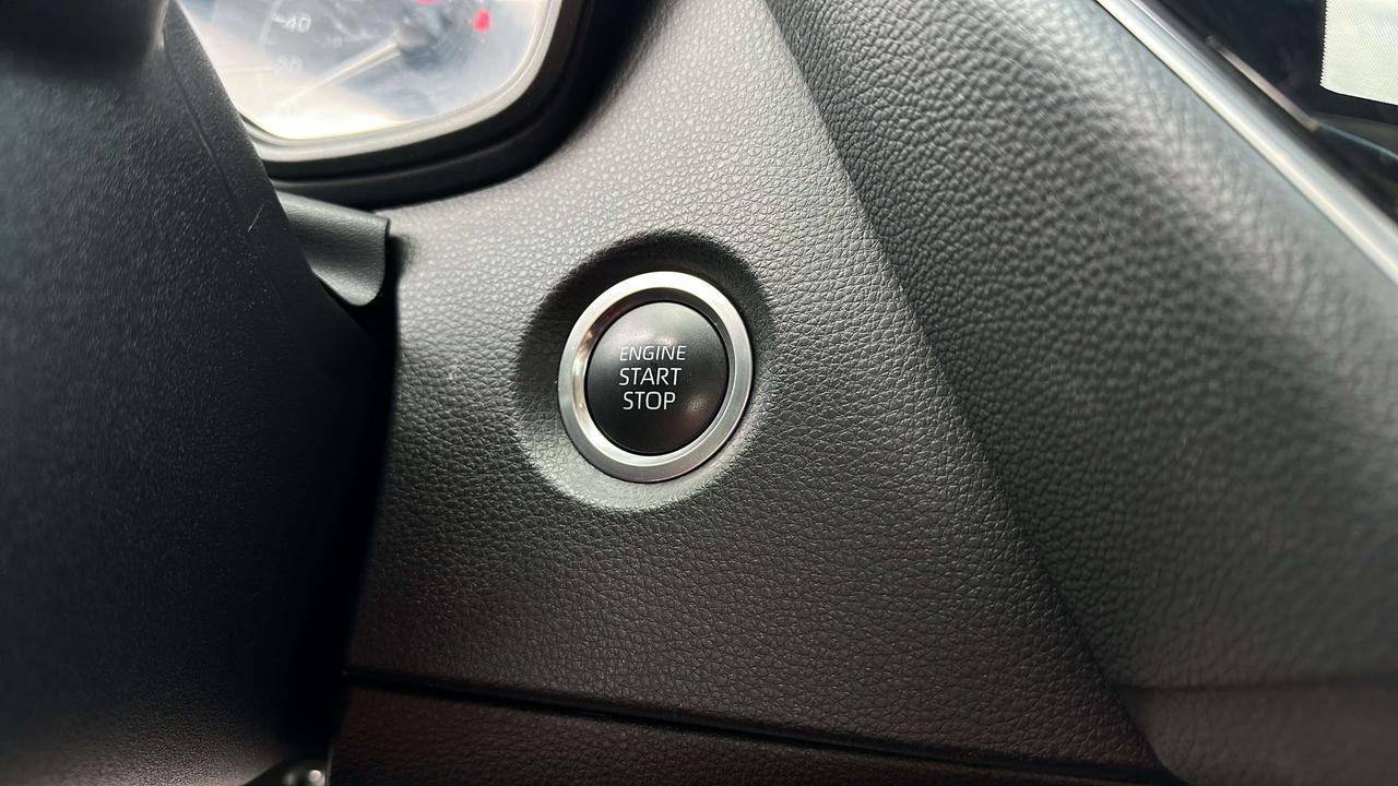 2025 Toyota Corolla LE Photo